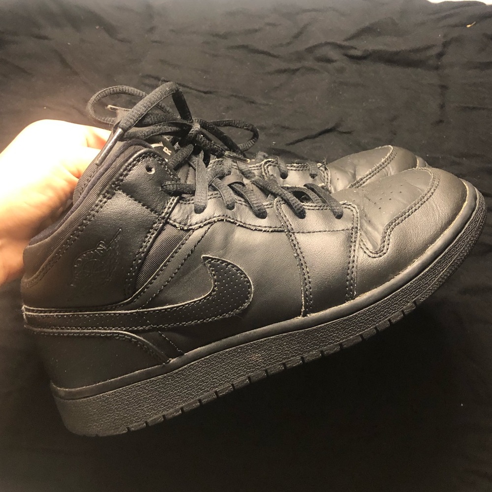 All black AJ1